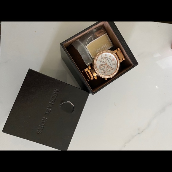 Authentic Rose gold Michael Kors watch - Picture 1 of 4